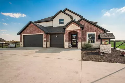 8100 Harvest Dr, Grandview, TX 76050