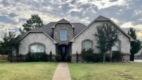 1700 Riviera Dr, Longview, TX 75605