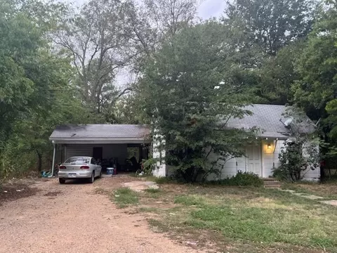 225 25th St NW, Paris, TX 75460