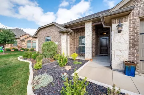 333 Bunny Cir, Saginaw, TX 76179