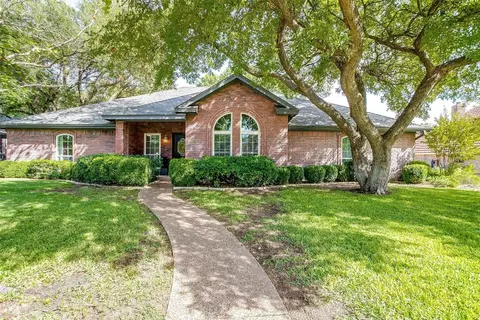 8600 Crosswind Dr, Fort Worth, TX 76179