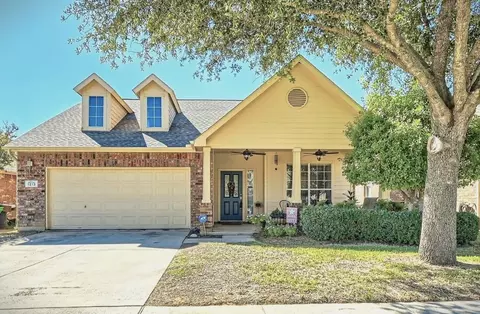 1213 Golden Eagle Ct, Aubrey, TX 76227
