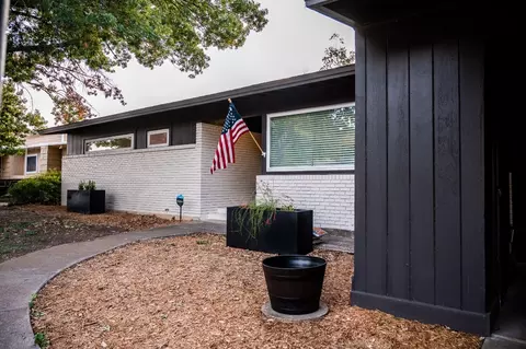 1736 Scenery Hill Rd, Fort Worth, TX 76103