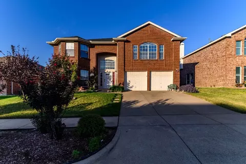 6734 Silvercrest Dr, Arlington, TX 76002