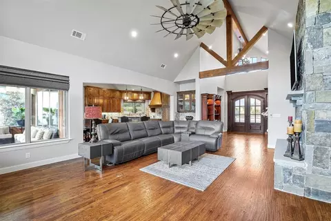 500 S Bay Ct, Runaway Bay, TX 76426