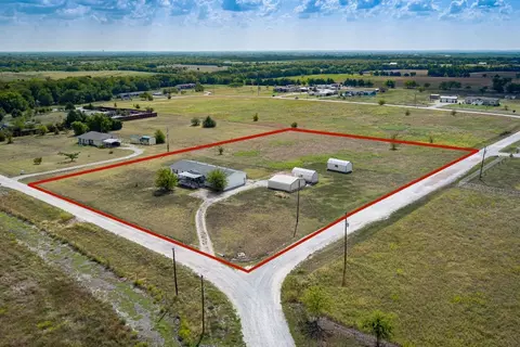 952 Private Road 459, Trenton, TX 75490