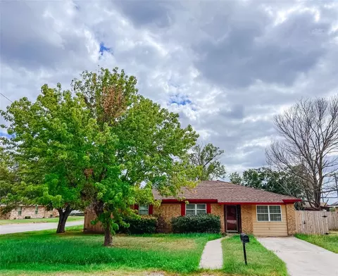 1009 Terrace Dr, Bangs, TX 76823