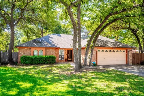 6010 Green Forest Ct, Arlington, TX 76001