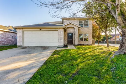 4349 Meadowknoll Dr, Fort Worth, TX 76123