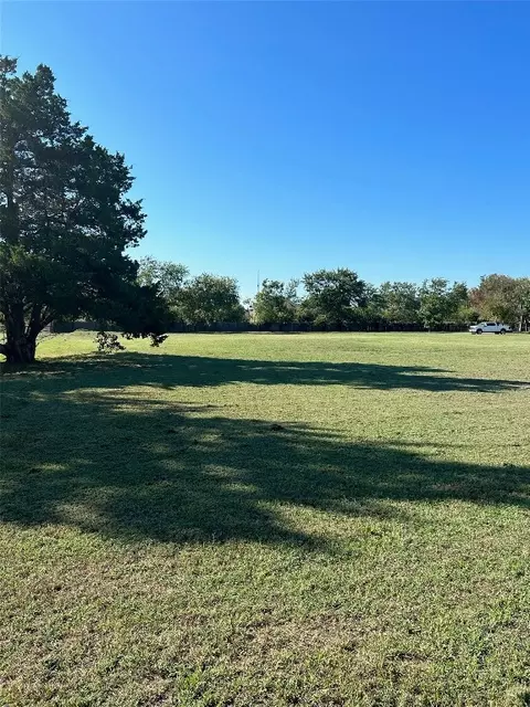 221 Cedar Dr, Grand Prairie, TX 75052