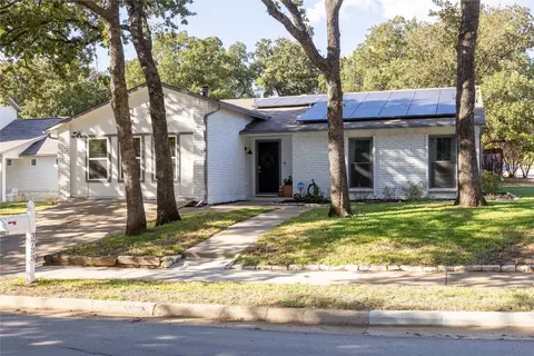 3733 Mulberry Ln, Bedford, TX 76021