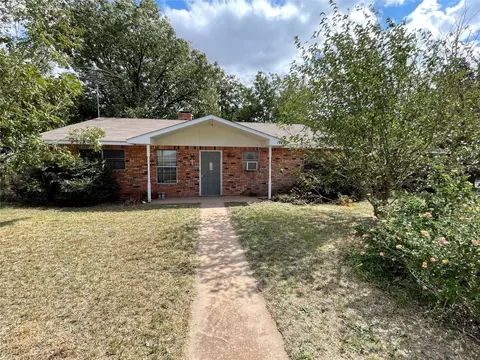 1200 N Lawn St, Seymour, TX 76380