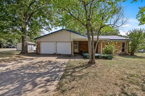 508 Holly Hill Dr, Hurst, TX 76053