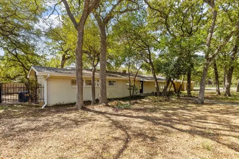 5700 Jacqueline Rd, Fort Worth, TX 76112