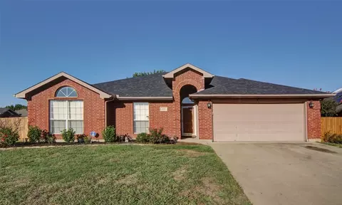 4511 Seven Pines Dr, Grand Prairie, TX 75052
