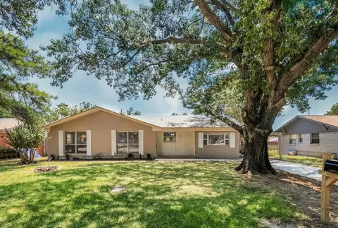 532 Pine St, Lewisville, TX 75057