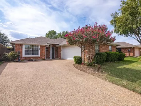 217 Bluebonnet Ln, Waxahachie, TX 75165