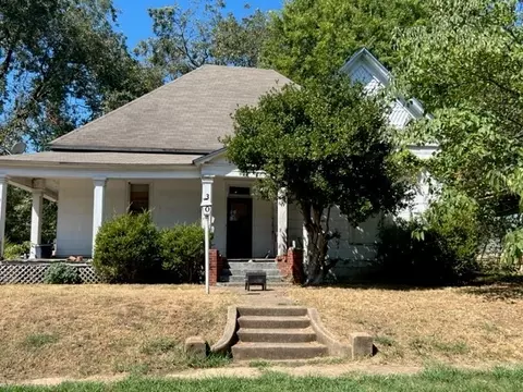 360 SW 3rd St SW, Paris, TX 75460