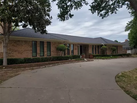 4424 Weeks Park Ln, Wichita Falls, TX 76308