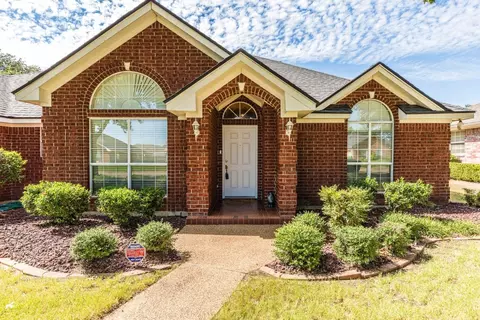 906 S Marable St, West, TX 76691