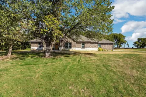 146 Whispering Winds Dr, Gunter, TX 75058