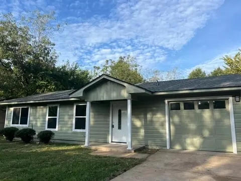 805 NW 27th St NW, Paris, TX 75460