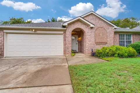 203 Carlsbad Dr, Mansfield, TX 76063