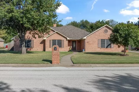 2110 Pecan St, Bonham, TX 75418
