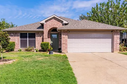 1120 Secretariat Dr, Grand Prairie, TX 75052