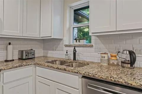 230 E Johnson St, Denison, TX 75021 photo 13