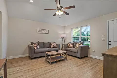 230 E Johnson St, Denison, TX 75021 photo 5