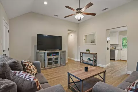 230 E Johnson St, Denison, TX 75021 photo 7