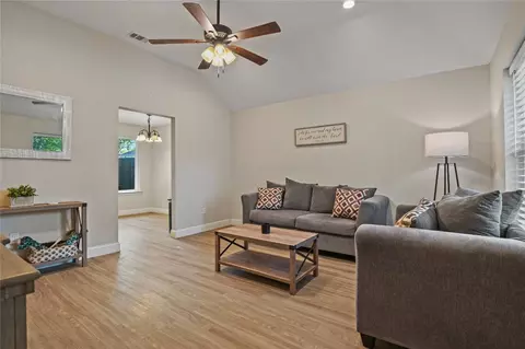 230 E Johnson St, Denison, TX 75021 photo 4