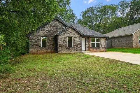 230 E Johnson St, Denison, TX 75021 photo 3