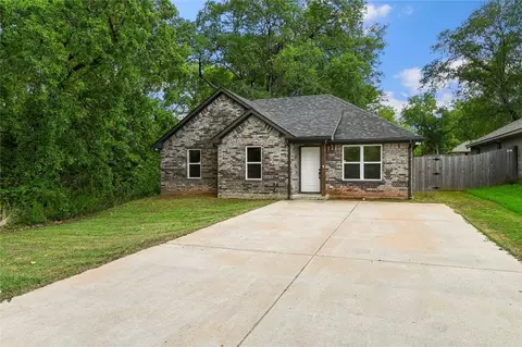 230 E Johnson St, Denison, TX 75021 photo 2