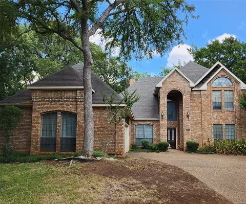 3832 Shady Meadow Dr, Grapevine, TX 76051