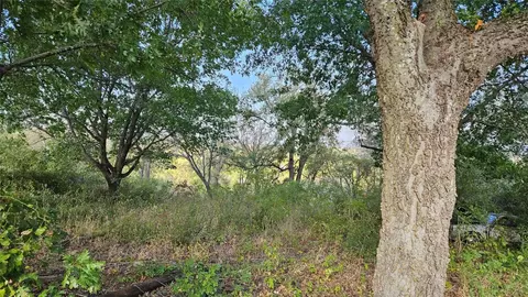 5889 Bear Creek Dr E, Fort Worth, TX 76126