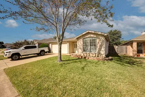 980 Union Dr, Saginaw, TX 76131