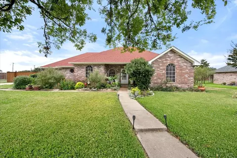 516 Pin Oak Dr, Terrell, TX 75161
