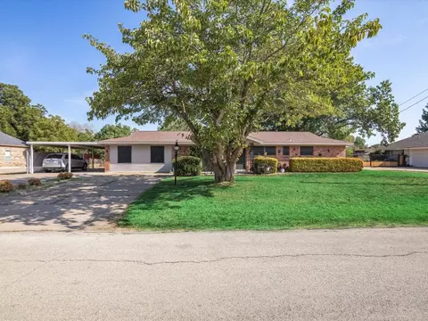 809 Crockett Dr, Burleson, TX 76028
