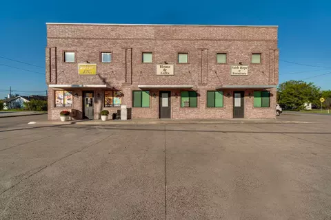 102 N Dallas St, Palmer, TX 75152