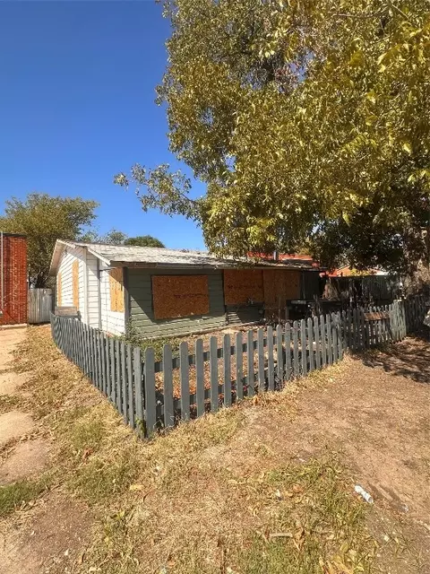 3028 S Jones St, Fort Worth, TX 76104