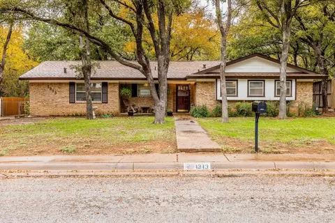 1313 Fisher St, Graham, TX 76450