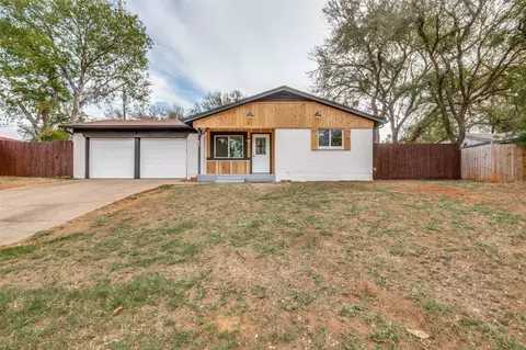 403 Oakwood Dr, Euless, TX 76040