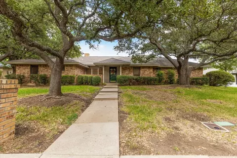 7105 Francisco Dr, Fort Worth, TX 76133