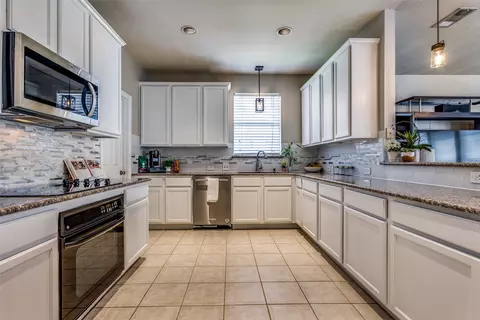 6504 Autumn Trl, The Colony, TX 75056