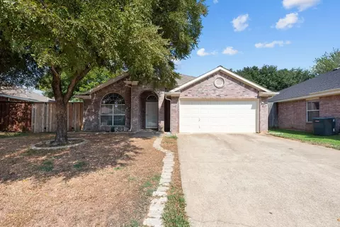 112 Loda Ct, Grand Prairie, TX 75050