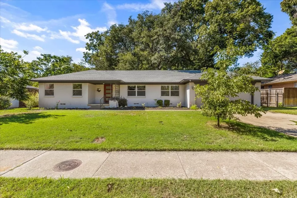  9417 Green Terrace Dr, Dallas, TX 75220 photo 3