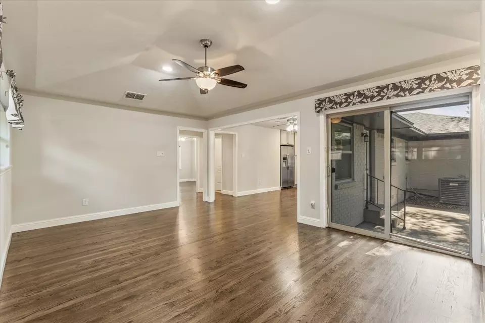  9417 Green Terrace Dr, Dallas, TX 75220 photo 20