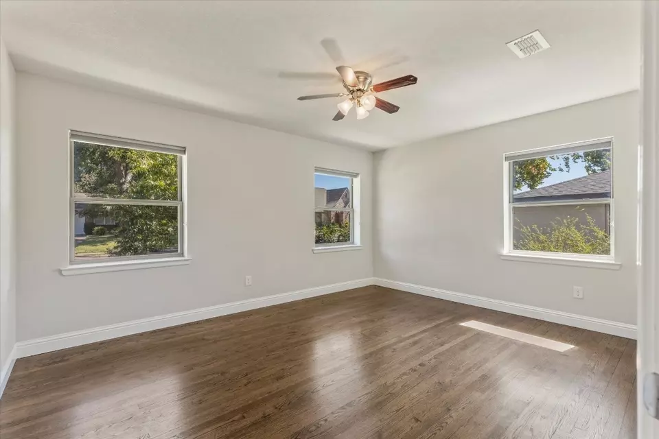  9417 Green Terrace Dr, Dallas, TX 75220 photo 26